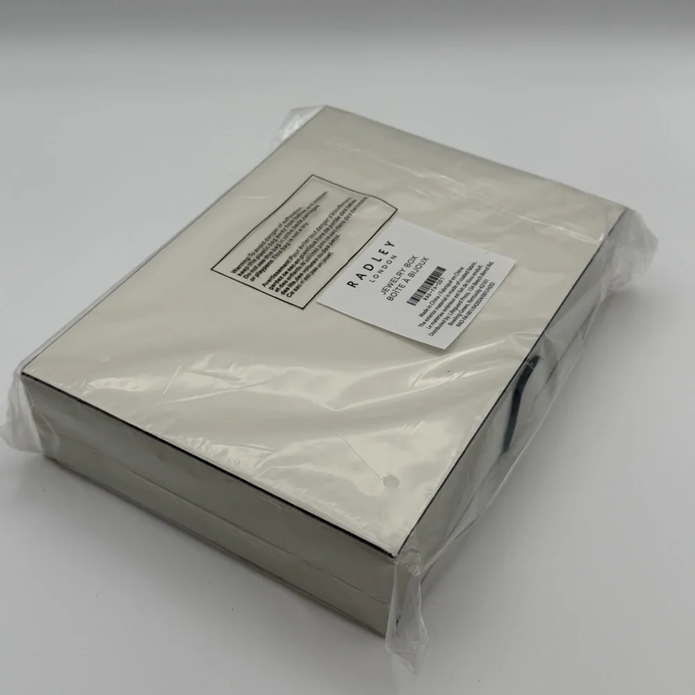 Radley London Jewelry Box Magnetic‎ Closure White New in Plastic